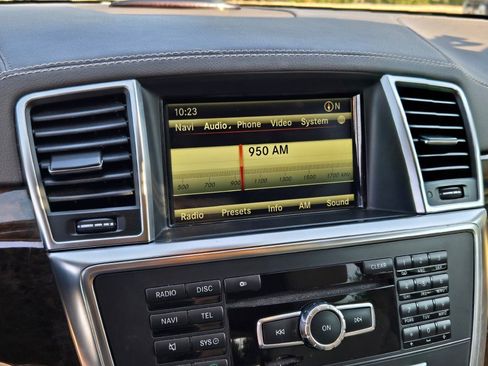 Used 2014 Mercedes-Benz GL 450 4MATIC image 25