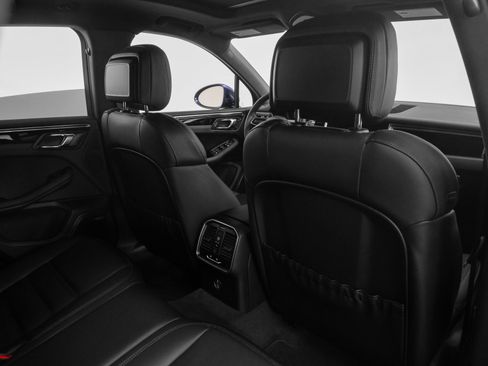 Certified 2025 Porsche Macan image 23