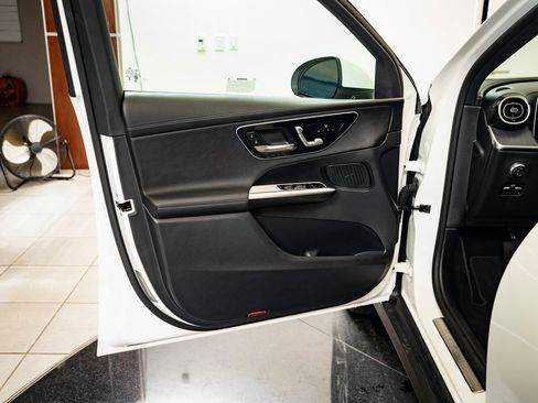 Certified 2025 Mercedes-Benz GLC 300 4MATIC image 23