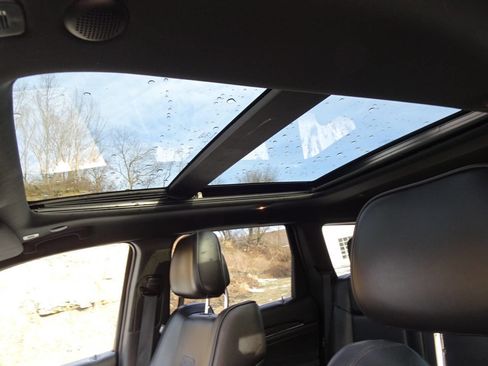 Used 2018 Jeep Grand Cherokee Overland image 15