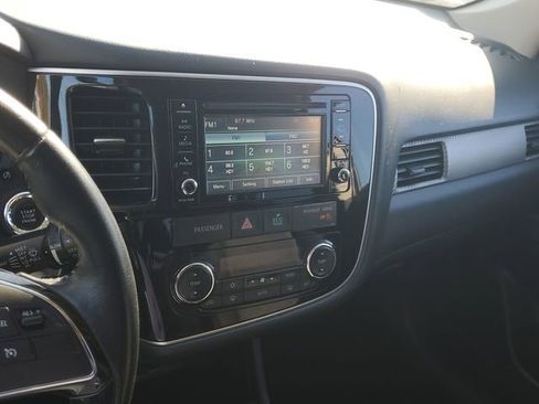 Used 2016 Mitsubishi Outlander FWD image 24