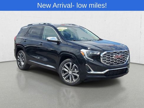 Used 2021 GMC Terrain Denali w/ Denali Premium Package AWD/4WD image 2
