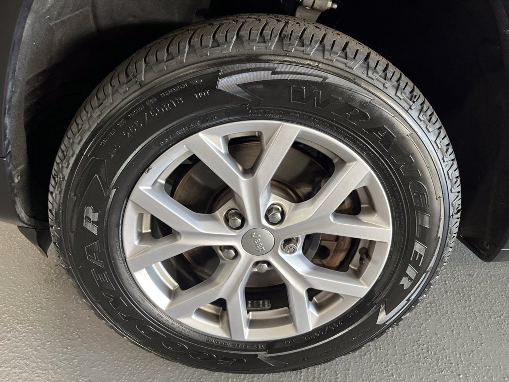 Used 2022 Jeep Grand Cherokee L Limited AWD/4WD image 10