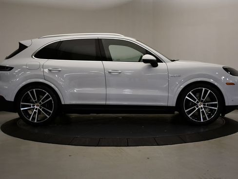 Certified 2026 Porsche Cayenne E-Hybrid AWD/4WD image 8