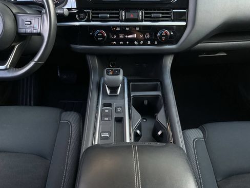 Used 2025 Nissan Pathfinder SV FWD image 14