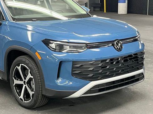 New 2025 Volkswagen Tiguan SE image 42