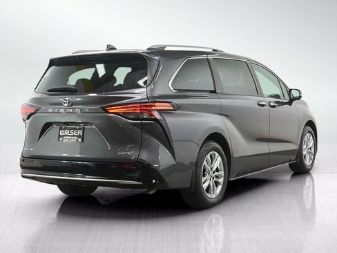 Used 2025 Toyota Sienna Limited AWD/4WD image 5