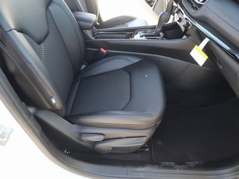 New 2026 Jeep Compass Latitude image 13