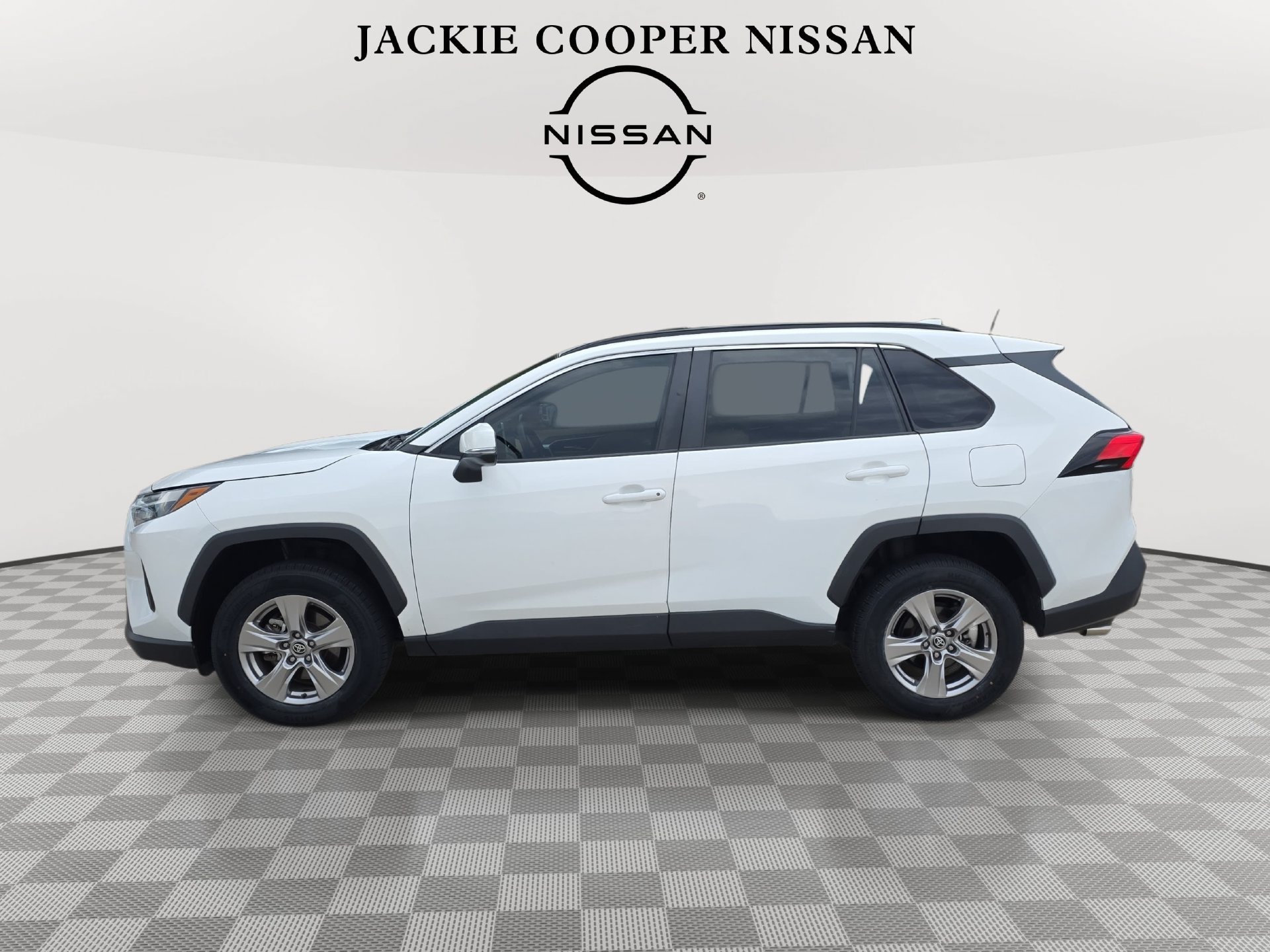 Used 2023 Toyota RAV4 XLE w/ Convenience Package FWD image 8