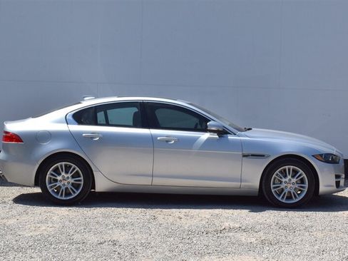 Used 2017 Jaguar XE Premium RWD image 6