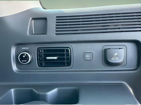 Used 2024 Hyundai Santa Fe Limited image 10