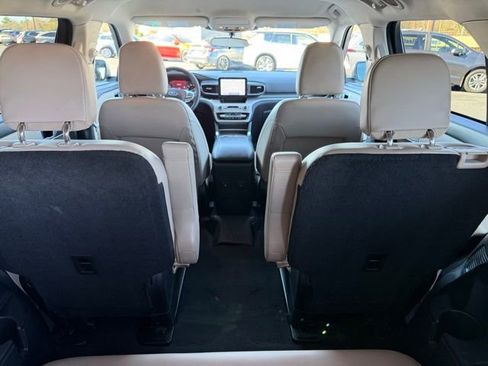 Used 2023 Ford Explorer XLT w/ Equipment Group 202A image 9