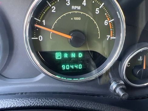 Used 2011 Jeep Wrangler Sahara w/ Connectivity Group AWD/4WD image 12