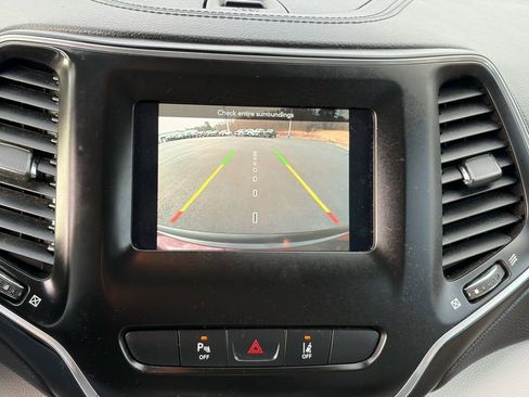 Used 2021 Jeep Cherokee Latitude Plus image 16