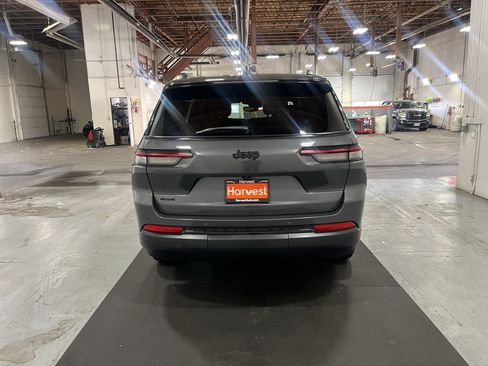 Used 2024 Jeep Grand Cherokee L Laredo AWD/4WD image 7
