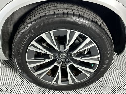 Used 2021 Volvo XC90 T5 Momentum w/ Protection Package Premier image 10