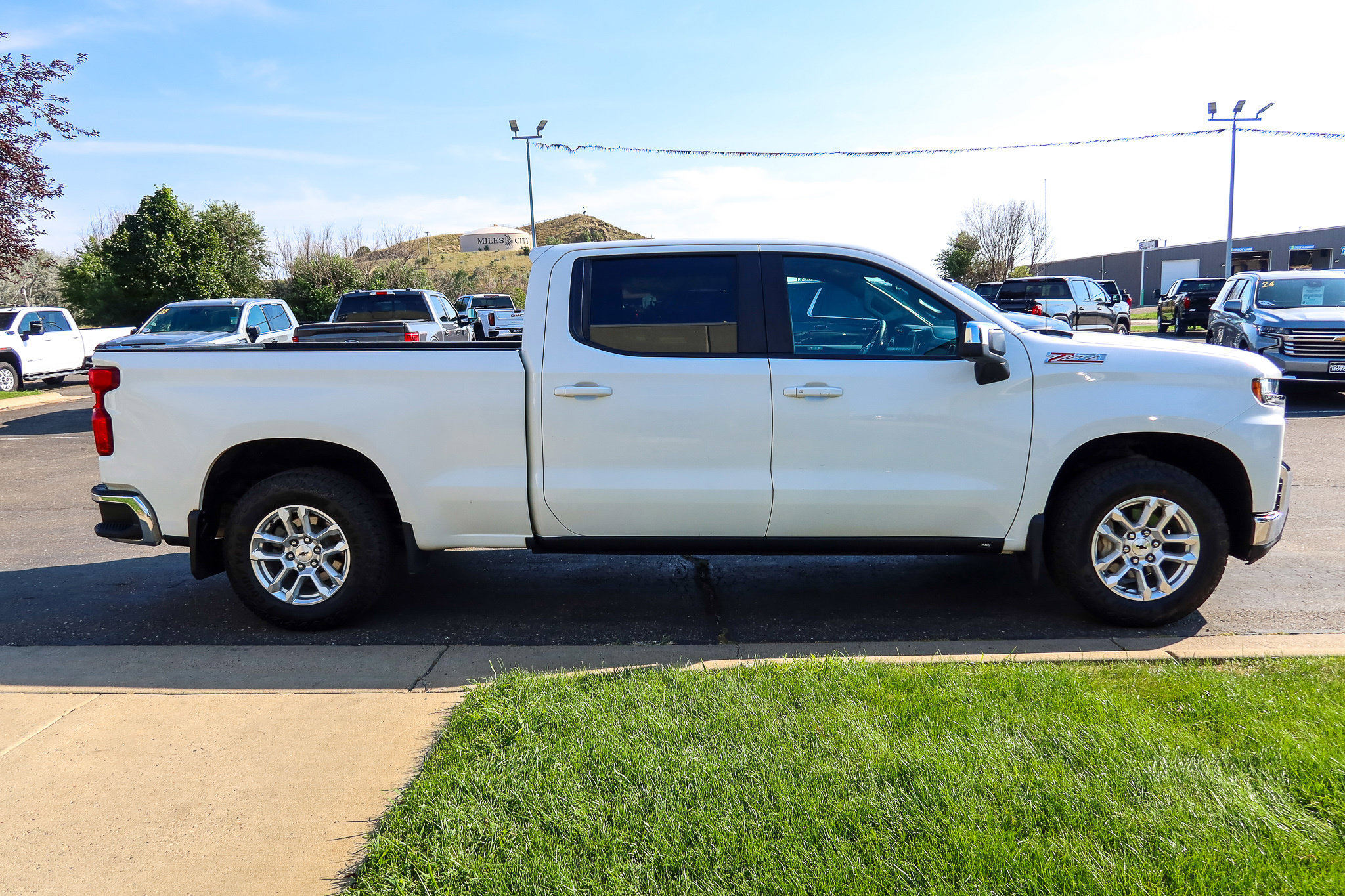 Used 2020 Chevrolet Silverado 1500 LT w/ True North Edition AWD/4WD image 5