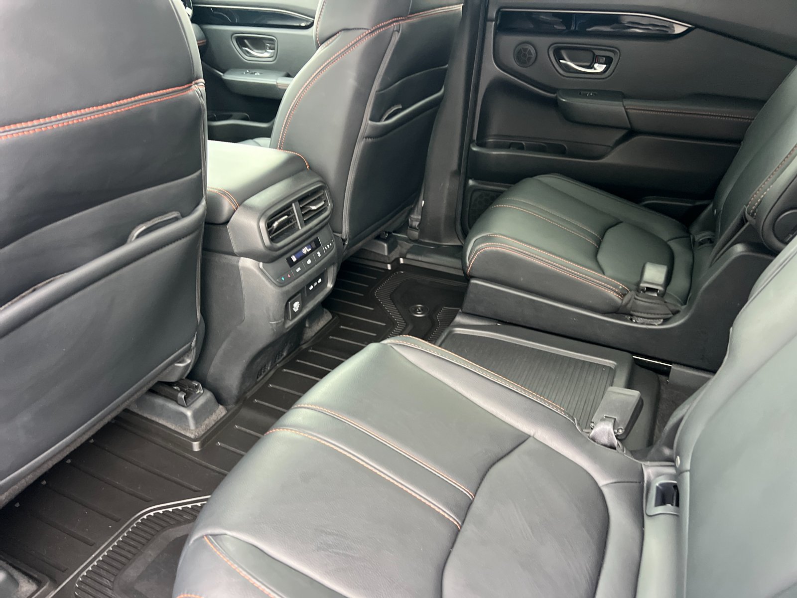 Used 2025 Honda Pilot TrailSport image 12