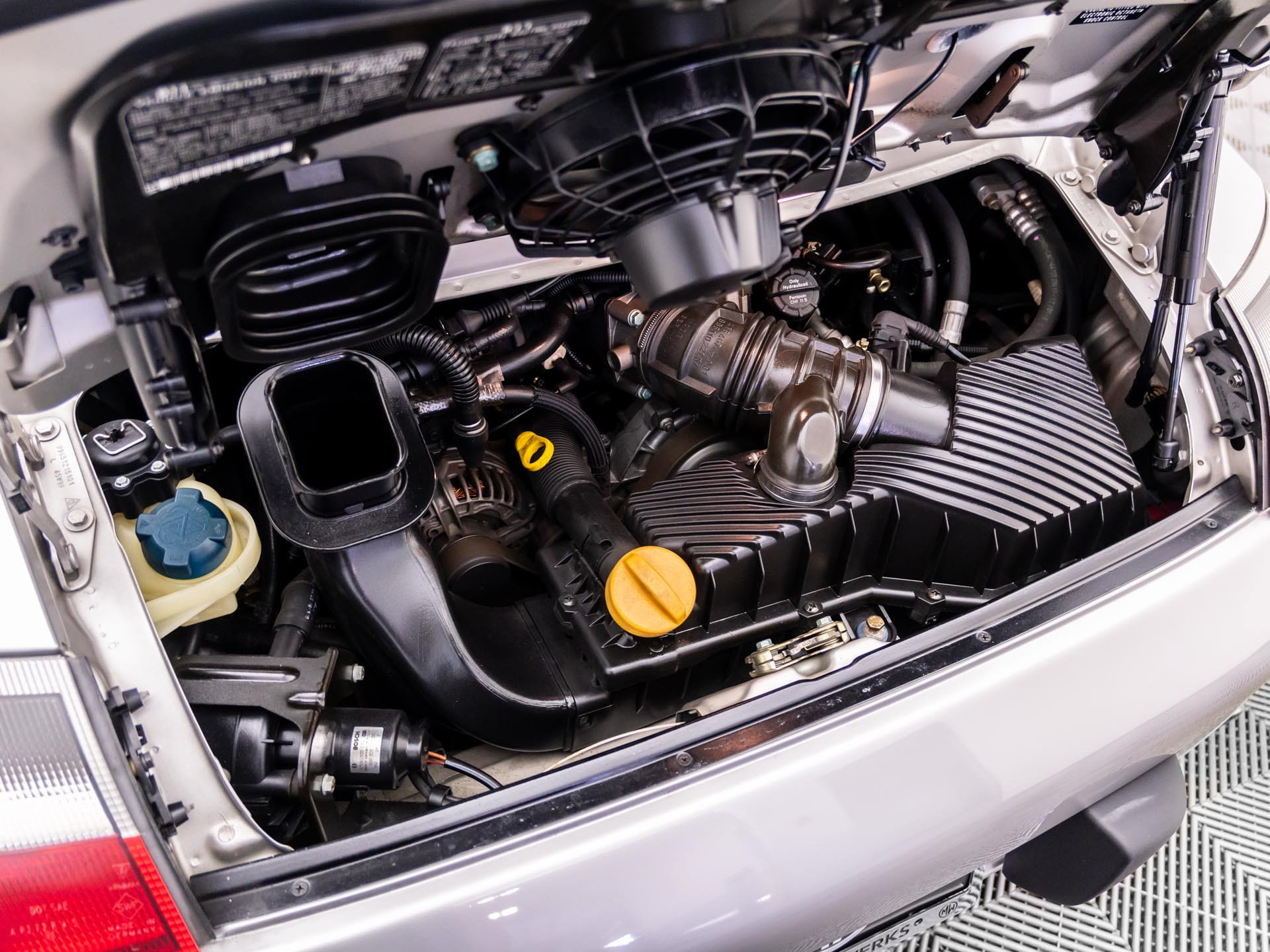 Used 2000 Porsche 911 Carrera RWD image 27