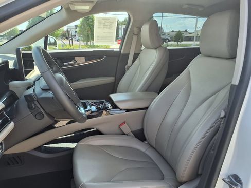 Used 2022 Lincoln Nautilus FWD w/ Premium Package image 16