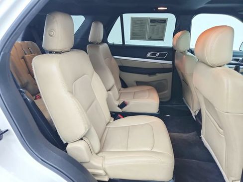 Used 2017 Ford Explorer XLT w/ Equipment Group 202A FWD image 40
