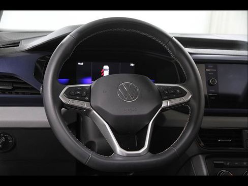 Certified 2022 Volkswagen Taos SE FWD image 7