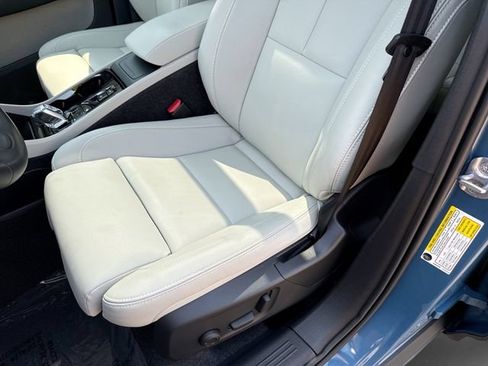 Certified 2024 Volvo XC40 B5 Core AWD/4WD image 17