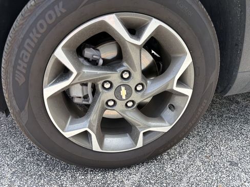 Used 2025 Chevrolet Trax LT FWD image 5