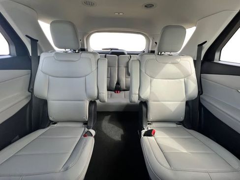 Used 2025 Ford Explorer Active w/ Active Comfort Package image 13