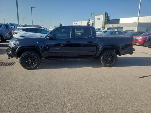Used 2022 Toyota Tacoma SR5 AWD/4WD image 2