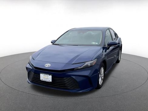 Used 2025 Toyota Camry LE image 6