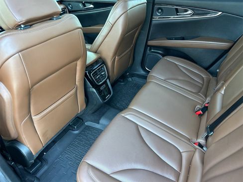 Used 2022 Lincoln Nautilus Reserve image 12