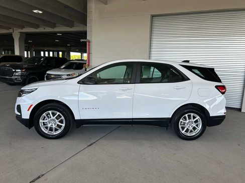 Used 2022 Chevrolet Equinox LS image 5