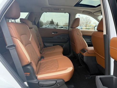 New 2026 Nissan Pathfinder SL image 15