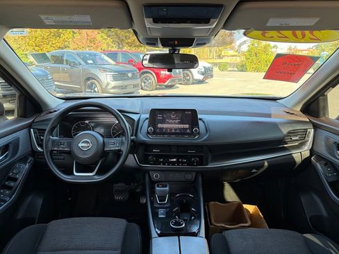 Certified 2023 Nissan Rogue SV image 24