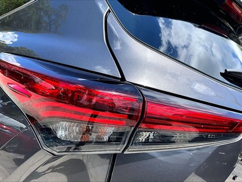 Used 2023 Toyota Highlander XLE FWD image 28