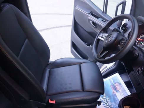 Used 2023 Mercedes-Benz Sprinter 2500 image 20