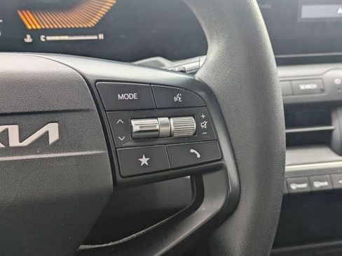 Used 2025 Kia K4 LX image 26