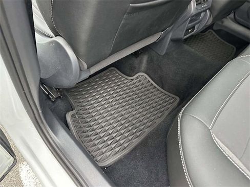 Certified 2022 Volkswagen Taos SE w/ Panoramic Sunroof Package image 19