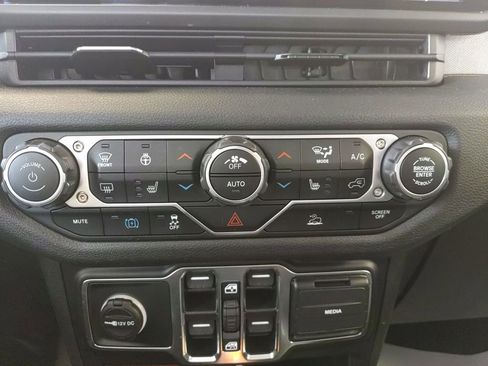Used 2024 Jeep Wrangler Unlimited AWD/4WD image 24
