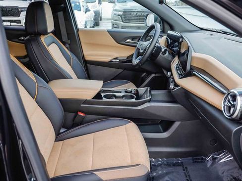 Used 2025 Chevrolet Equinox ACTIV w/ Safety and Technology Package FWD image 20