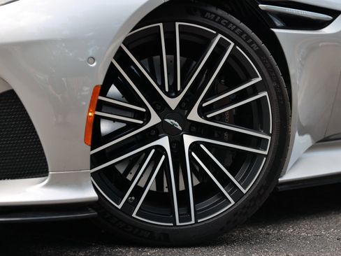 Used 2024 Aston Martin DB12 Convertible image 8