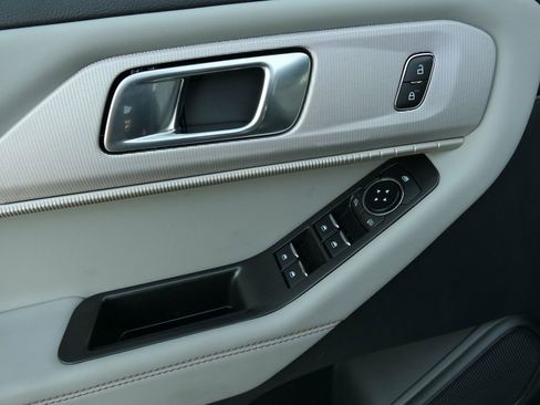 Used 2026 Ford Explorer Active w/ Active Comfort Package image 15