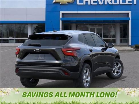 New 2026 Chevrolet Trax LS w/ LS Convenience Package FWD image 4