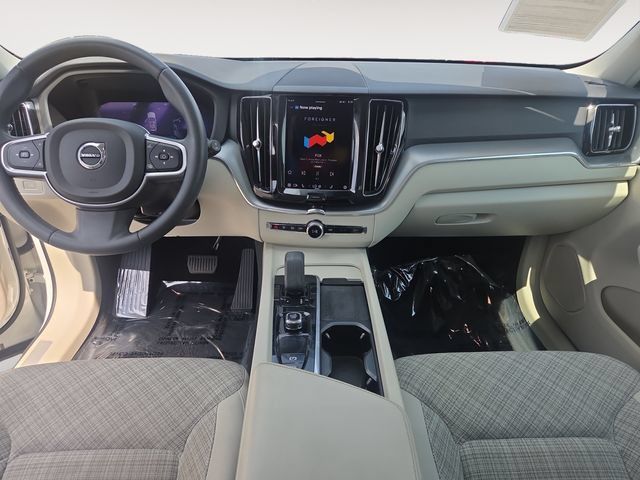 Used 2022 Volvo XC60 B5 Momentum AWD/4WD image 10