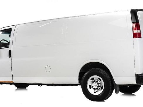 Used 2018 Chevrolet Express 3500 Extended w/ Driver Convenience Package RWD image 4