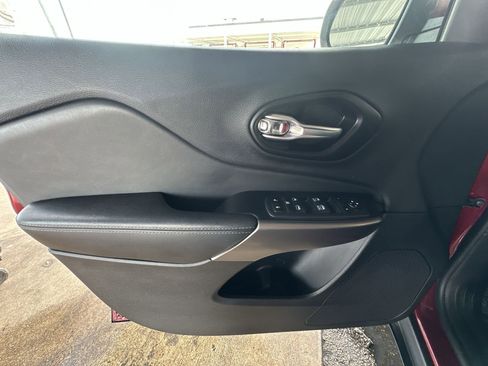 Used 2021 Jeep Cherokee Latitude Lux image 32