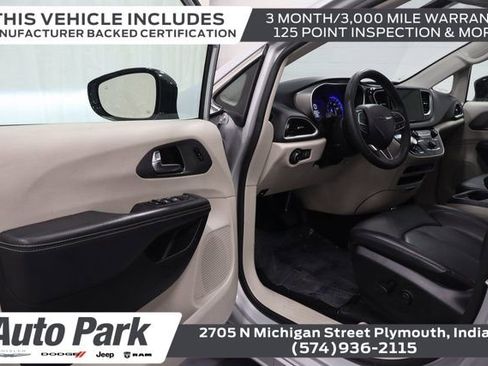 Certified 2024 Chrysler Pacifica Touring-L FWD image 11