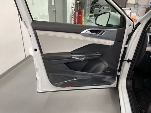 New 2026 Volkswagen Taos SE image 26
