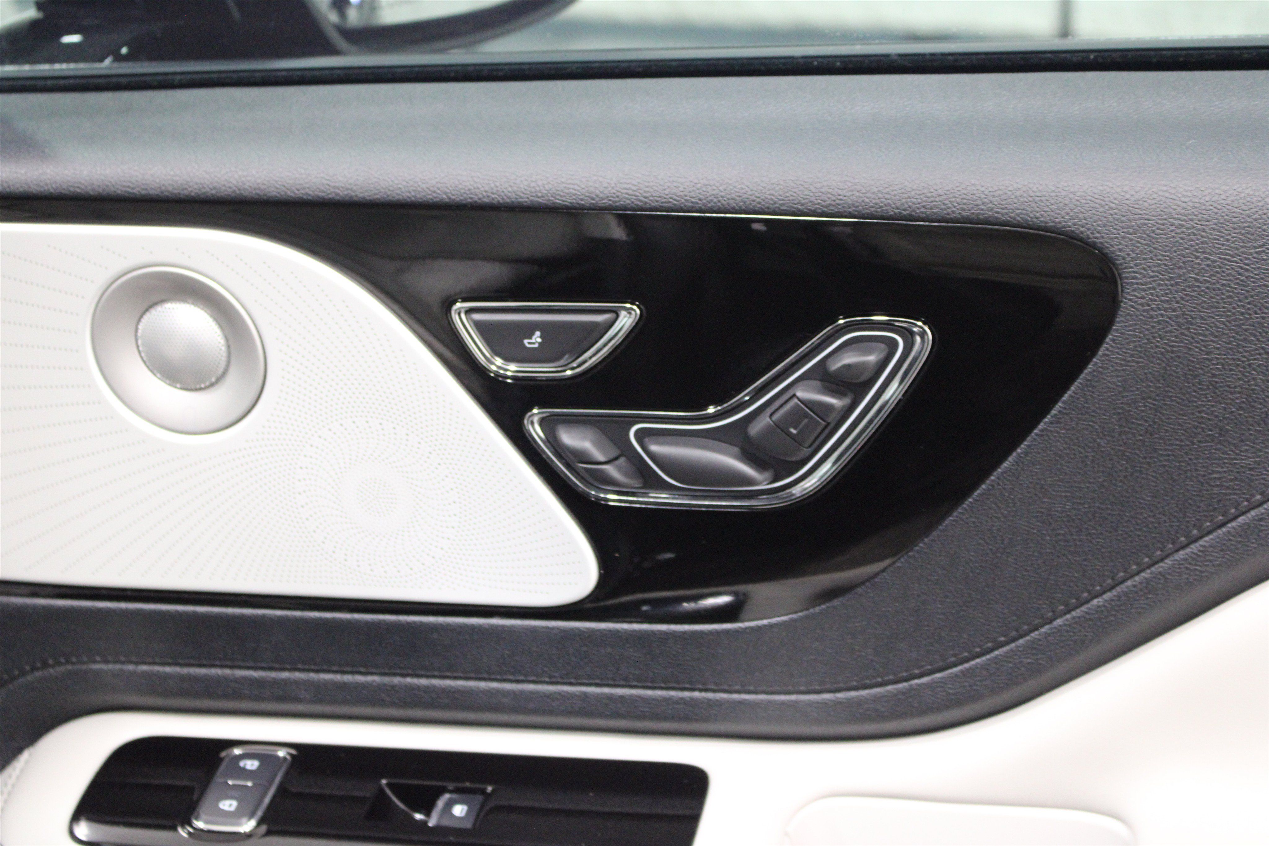 Certified 2026 Lincoln Aviator Reserve AWD/4WD image 31